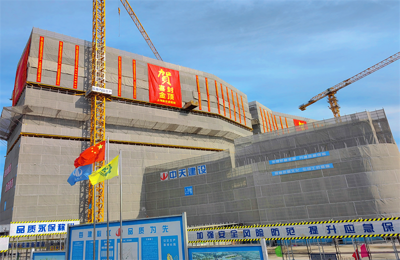 2024年10月30日，英国上市公司365三建上海新华泰医院项目主体封顶。